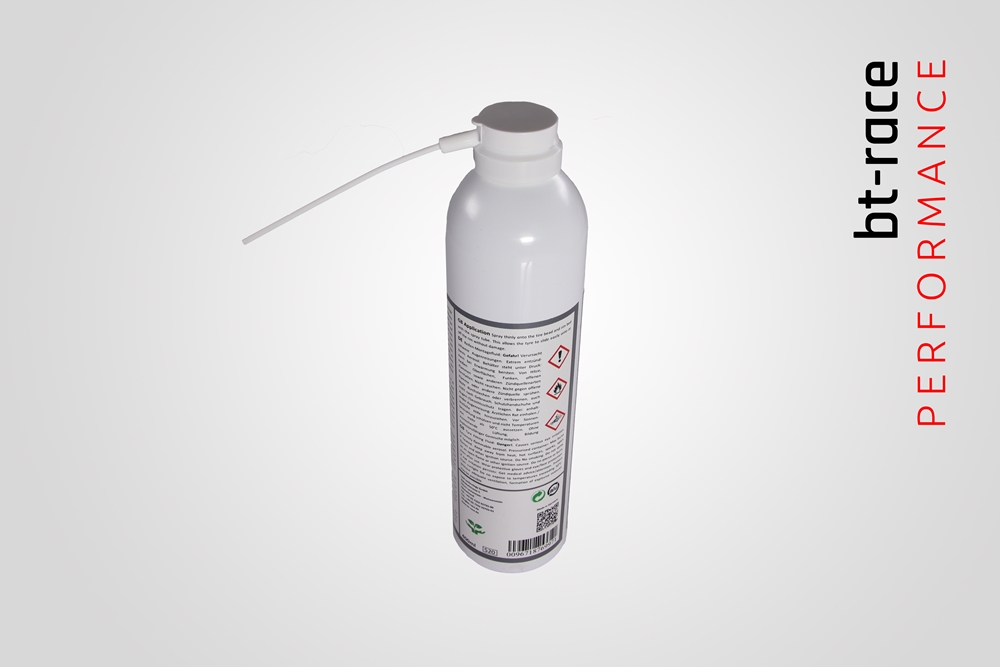 Montagefluid von bt-race. Rückansicht mit den Warnhinweisen.den Zeitaufwand beim Reifenwechsel durch seine spezielle Rezeptur erheblich.